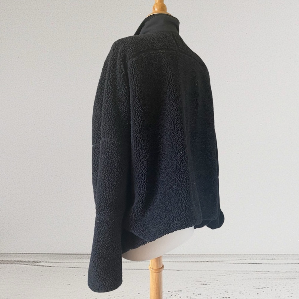 Women’s Banana Republic Black Fleece Jacket - Picture 2 of 4